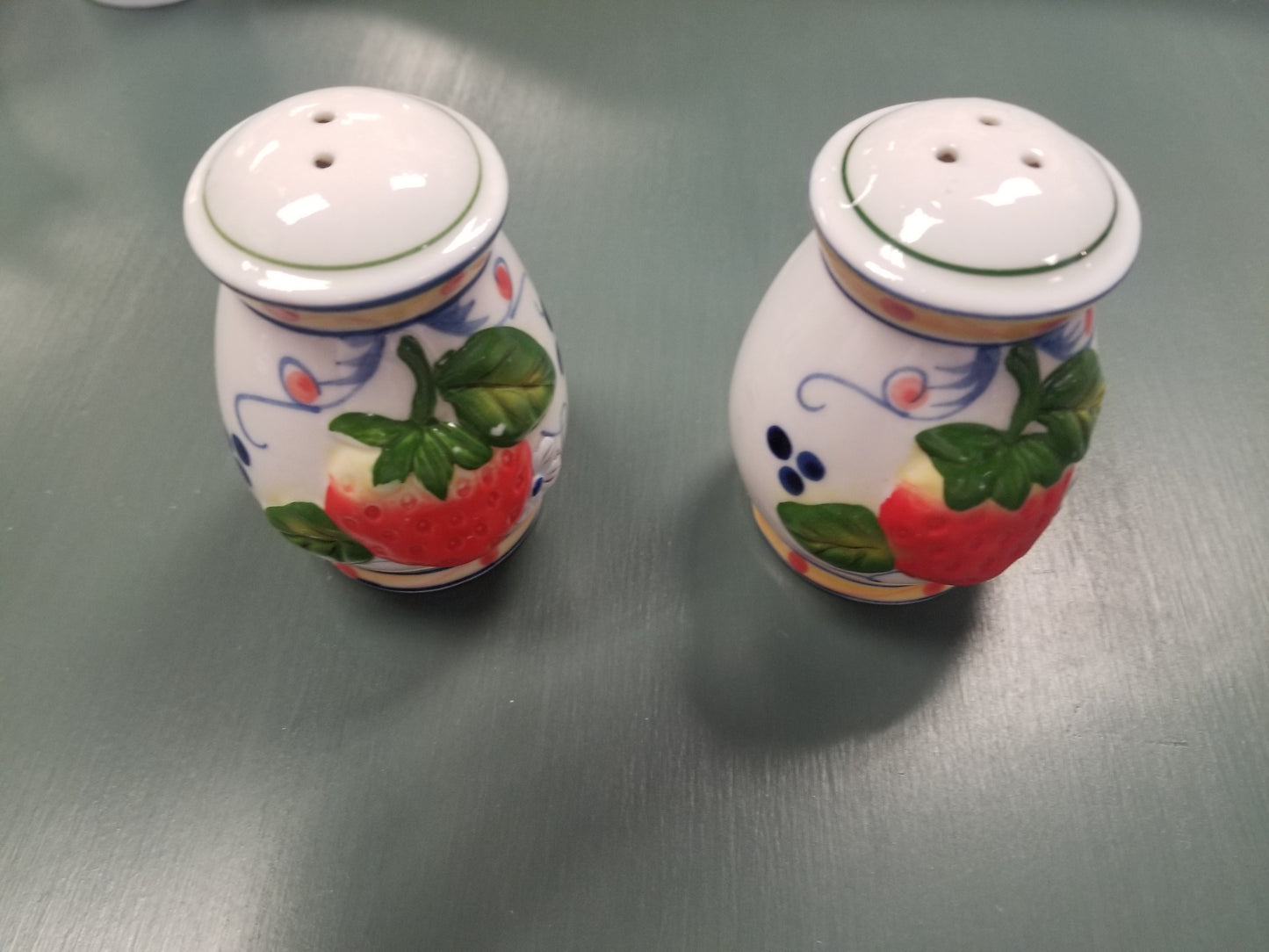 S&P vintage shakers