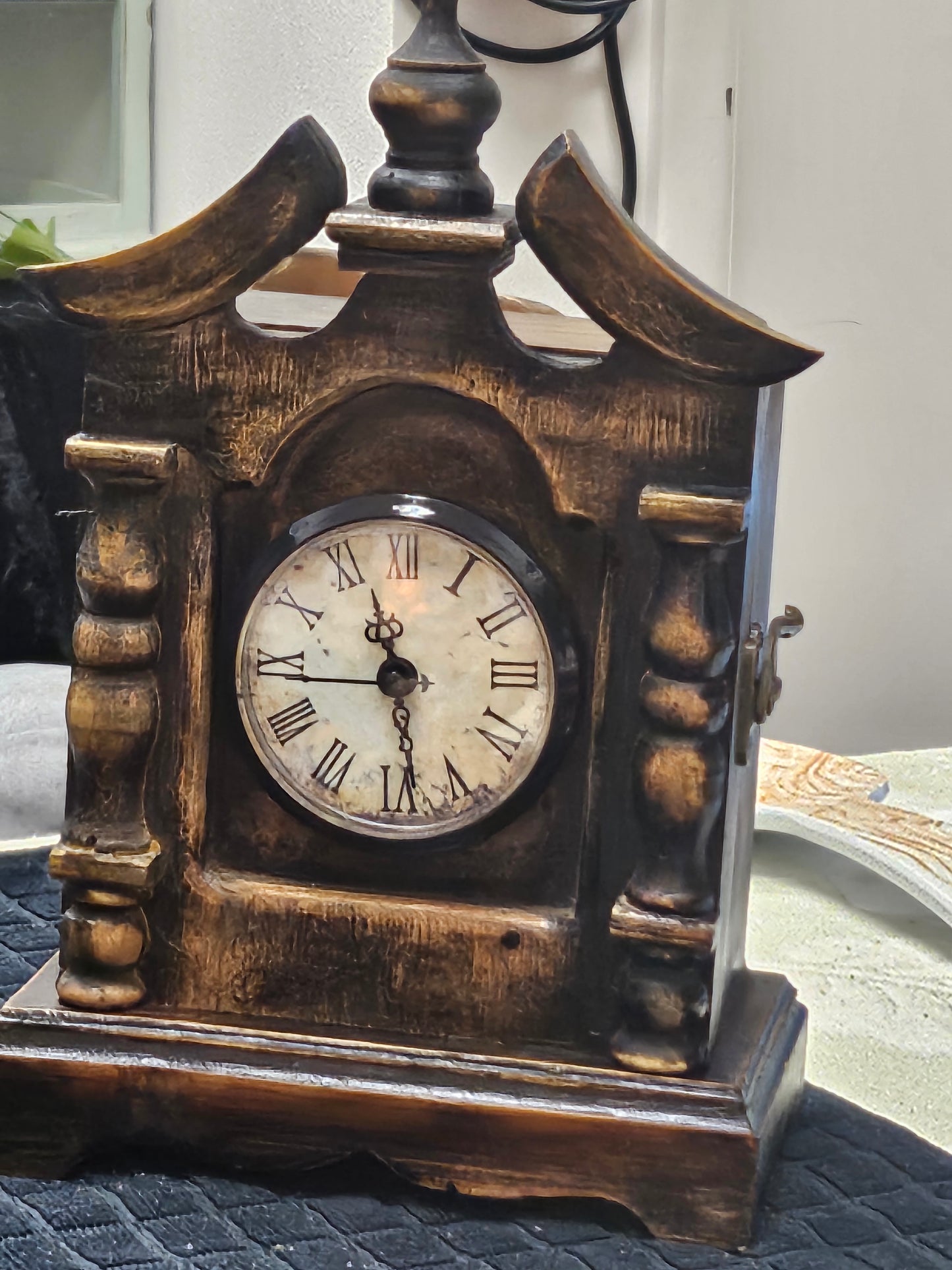 Mantle clock