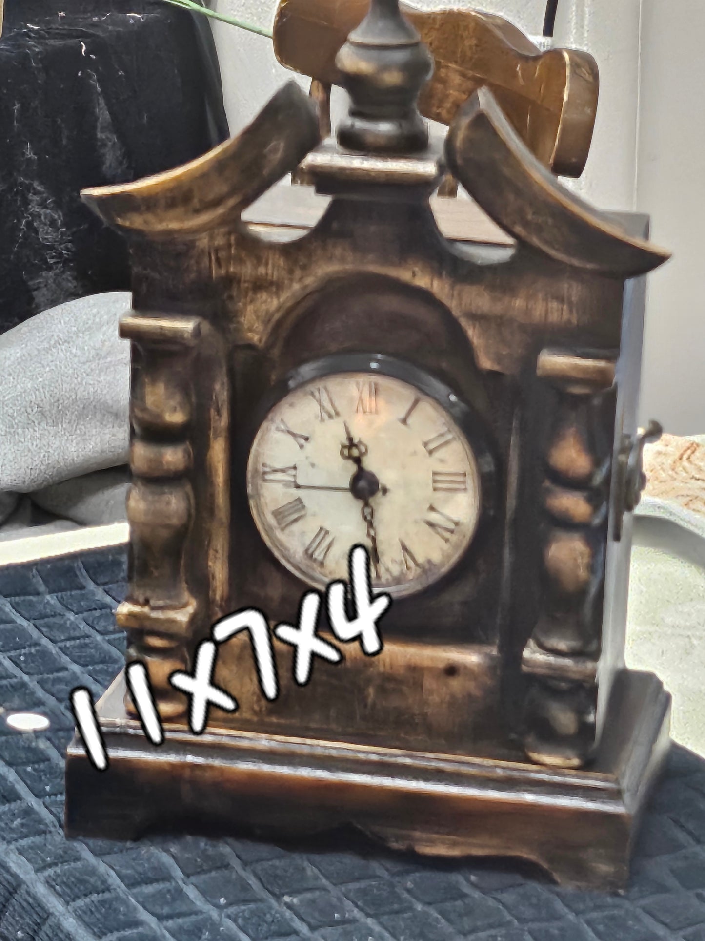 Mantle clock