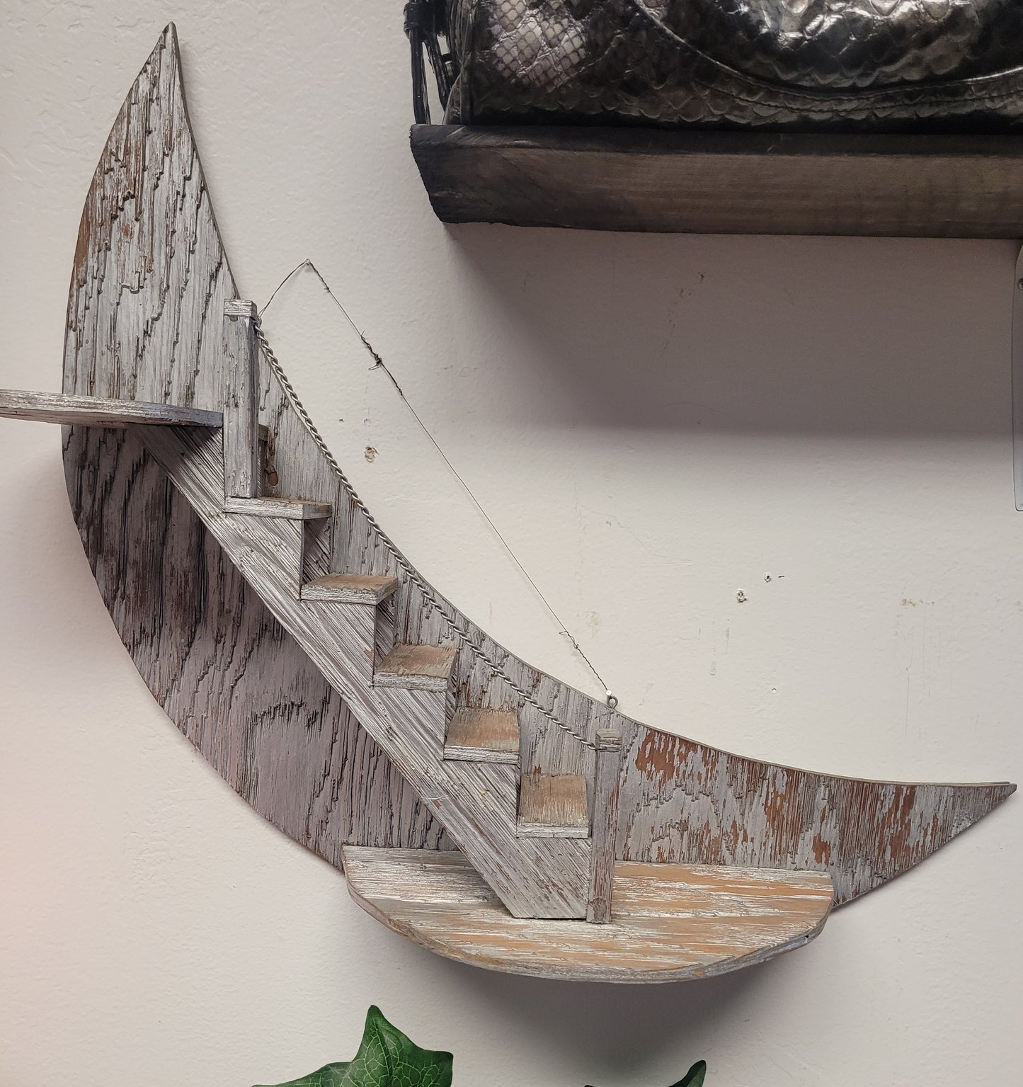 Moon shelf