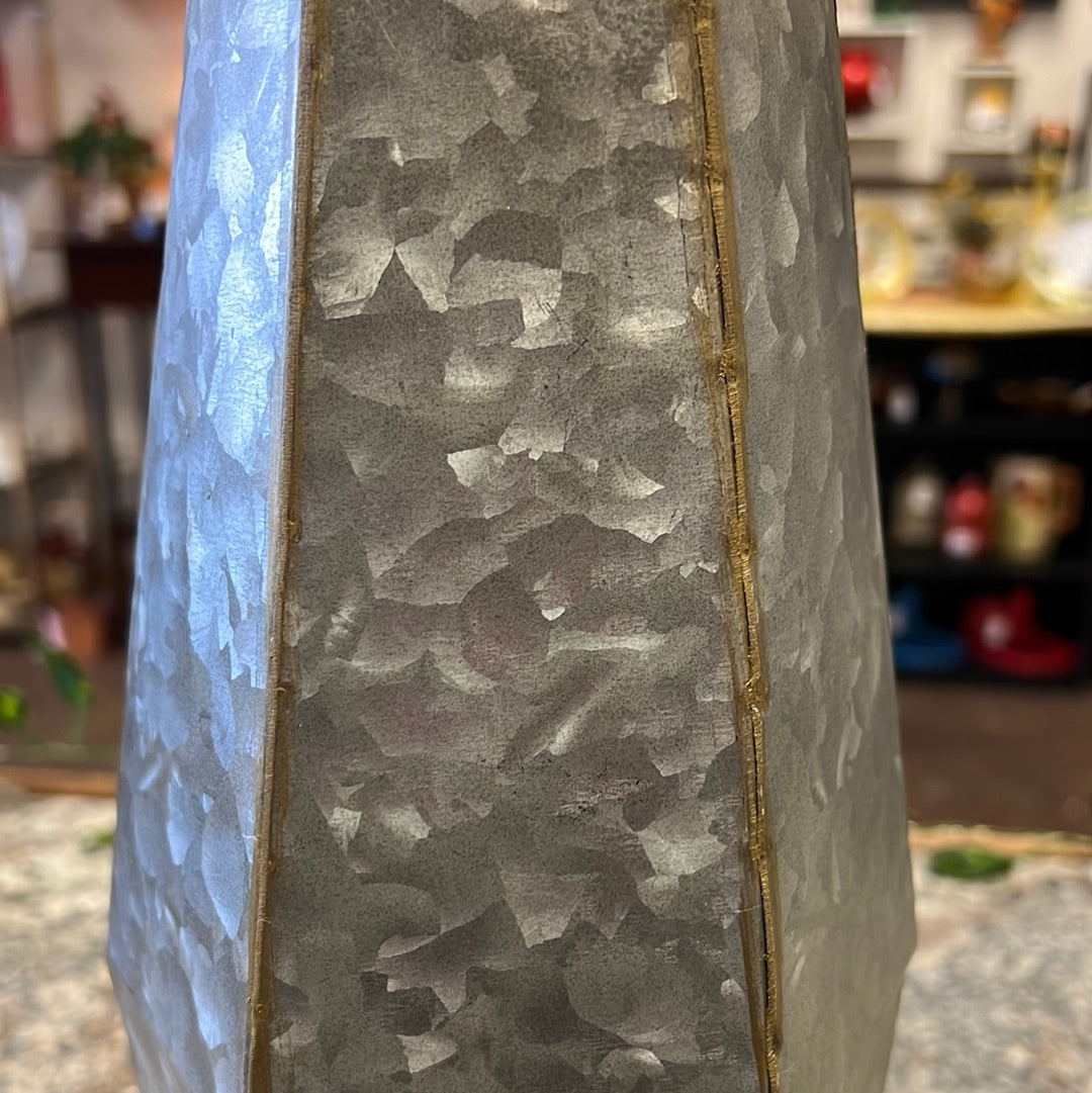 Metal Plant Holder