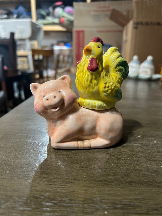 VTG Pig Rooster Salt Pepper Set