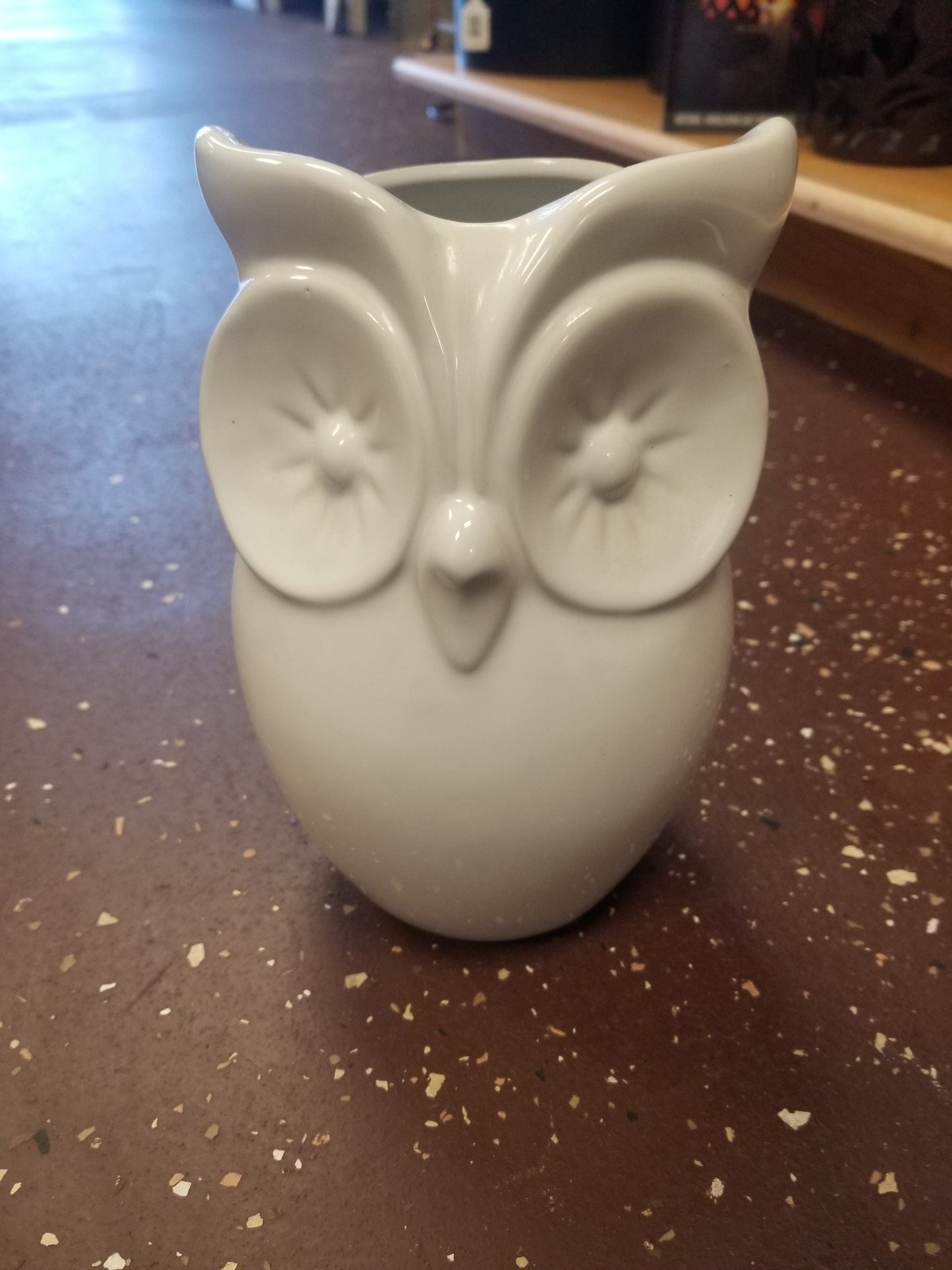 Owl vase white