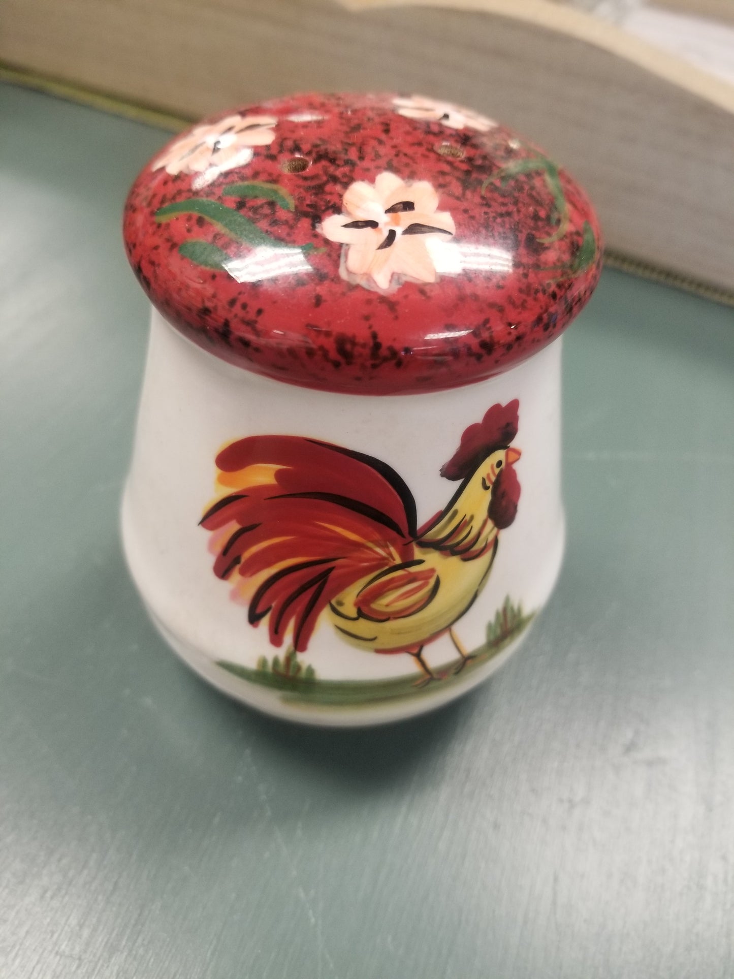 Rooster salts shaker