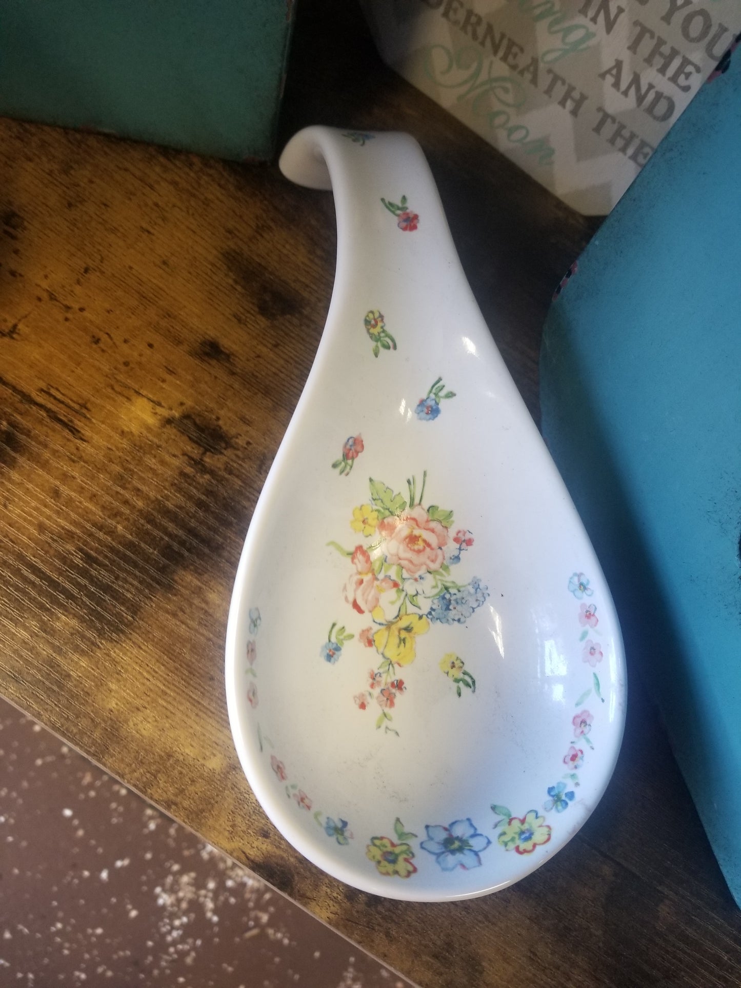 Flower spoon rest